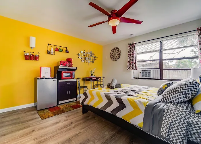 Hainsley Apartments - Walk To Wilton Drive